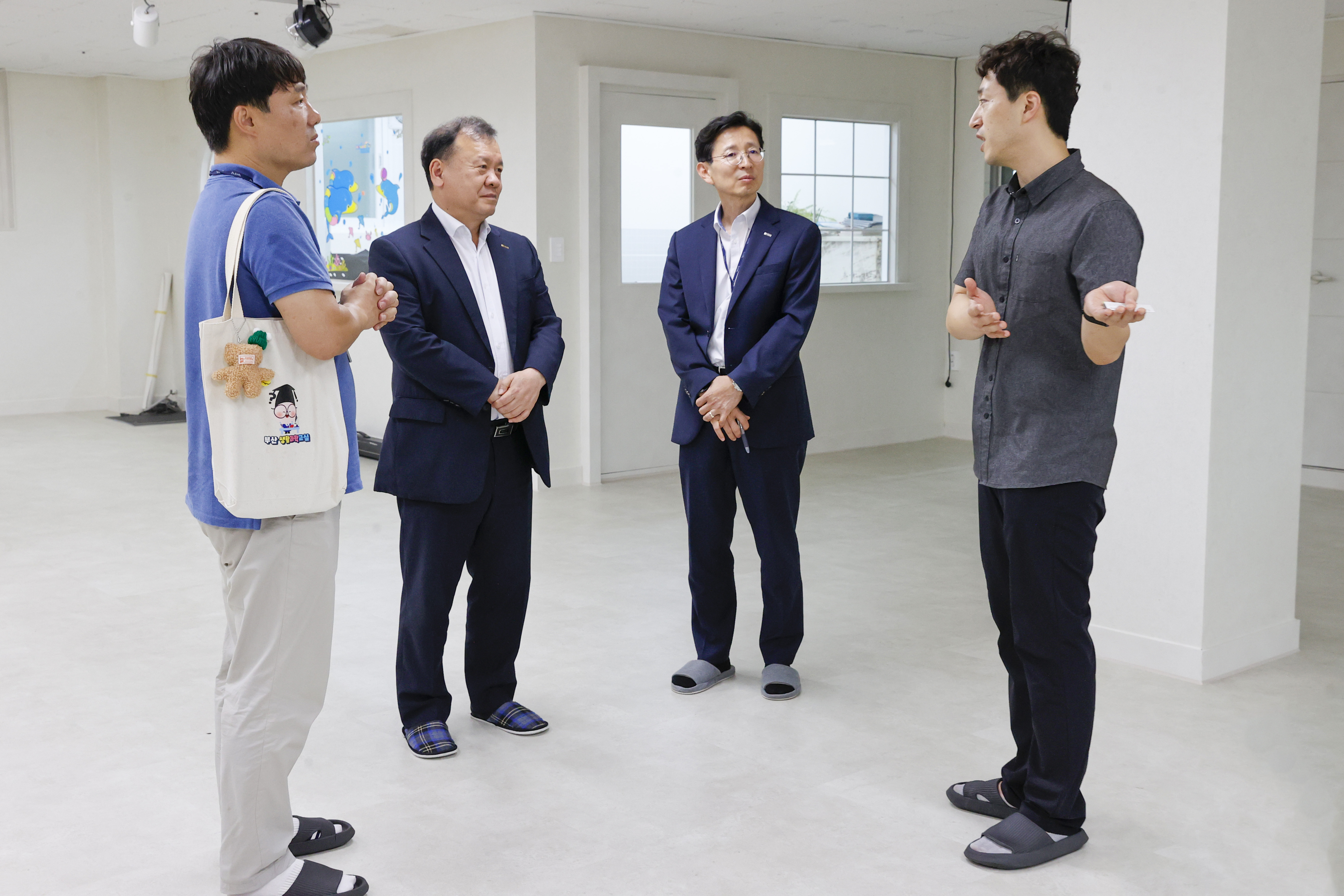 새빛기독보육원 기부 기념사진2